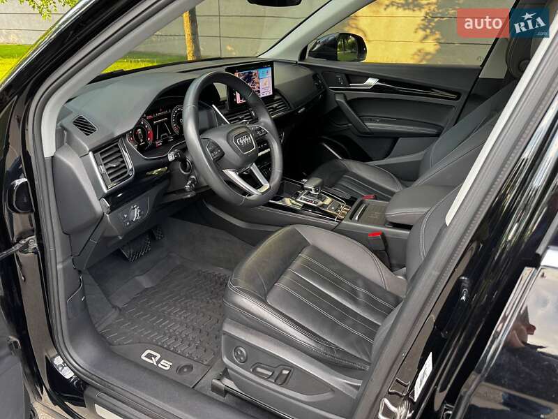 Внедорожник / Кроссовер Audi Q5 2021 в Киеве