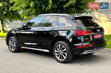 Позашляховик / Кросовер Audi Q5 2021 в 