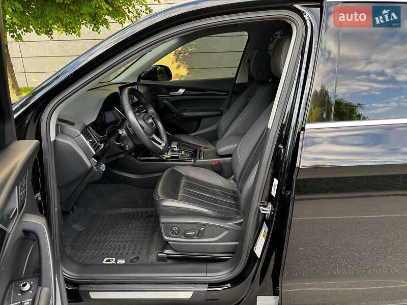 Внедорожник / Кроссовер Audi Q5 2021 в Киеве