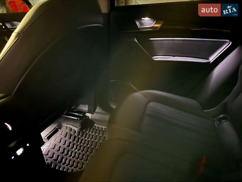 Внедорожник / Кроссовер Audi Q5 2021 в Киеве