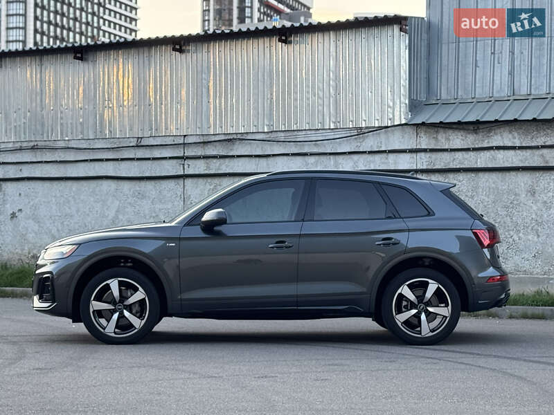 Внедорожник / Кроссовер Audi Q5 2021 в Киеве