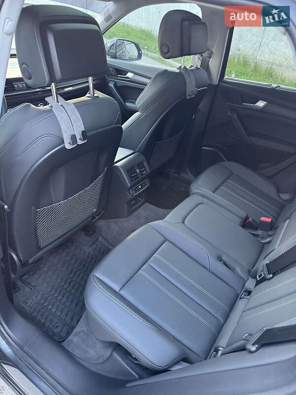 Внедорожник / Кроссовер Audi Q5 2021 в Киеве