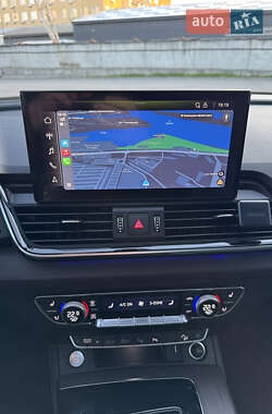 Внедорожник / Кроссовер Audi Q5 2021 в 