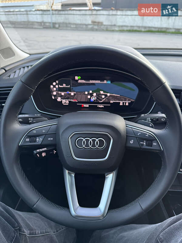 Внедорожник / Кроссовер Audi Q5 2021 в Киеве