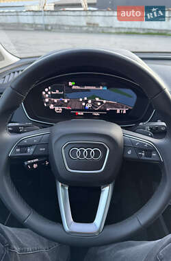 Внедорожник / Кроссовер Audi Q5 2021 в 