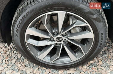 Внедорожник / Кроссовер Audi Q5 2021 в 