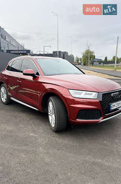 Позашляховик / Кросовер Audi Q5 2018 в 
