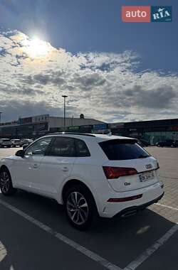 Позашляховик / Кросовер Audi Q5 2022 в 