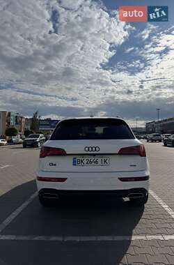 Позашляховик / Кросовер Audi Q5 2022 в 