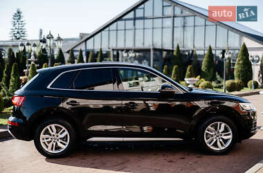 Позашляховик / Кросовер Audi Q5 2020 в 