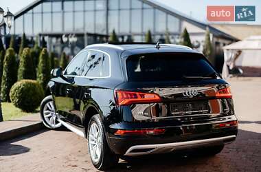 Позашляховик / Кросовер Audi Q5 2020 в 
