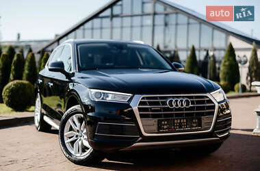 Позашляховик / Кросовер Audi Q5 2020 в 
