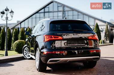 Позашляховик / Кросовер Audi Q5 2020 в 