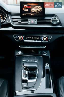 Позашляховик / Кросовер Audi Q5 2020 в 