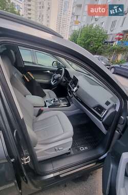 Позашляховик / Кросовер Audi Q5 2019 в 