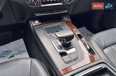 Внедорожник / Кроссовер Audi Q5 2018 в 
