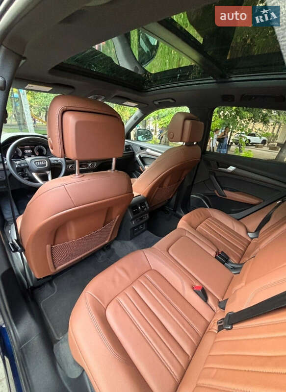 Внедорожник / Кроссовер Audi Q5 2021 в 