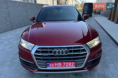 Внедорожник / Кроссовер Audi Q5 2018 в 
