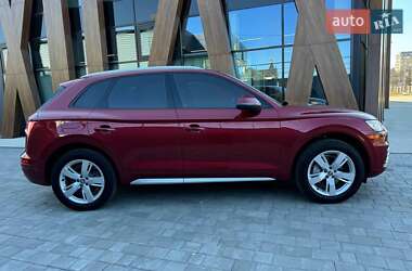 Внедорожник / Кроссовер Audi Q5 2018 в 