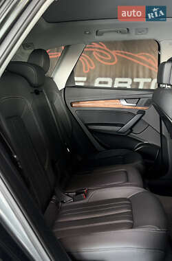 Внедорожник / Кроссовер Audi Q5 2022 в 