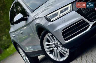 Позашляховик / Кросовер Audi Q5 2020 в 