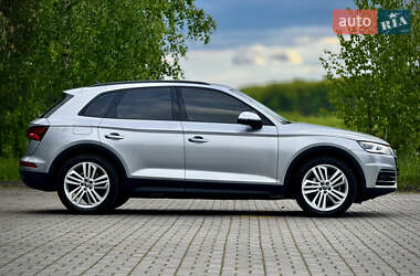 Позашляховик / Кросовер Audi Q5 2020 в 