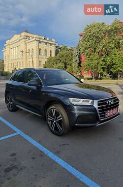 Внедорожник / Кроссовер Audi Q5 2018 в 