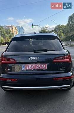 Внедорожник / Кроссовер Audi Q5 2018 в 