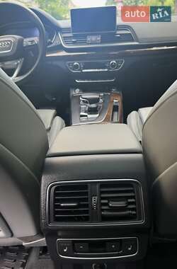 Внедорожник / Кроссовер Audi Q5 2018 в 