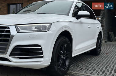 Позашляховик / Кросовер Audi Q5 2018 в 