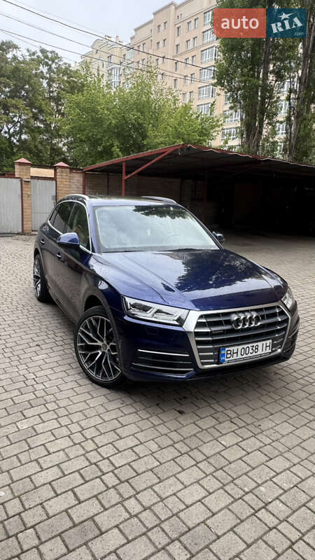 Внедорожник / Кроссовер Audi Q5 2017 в 