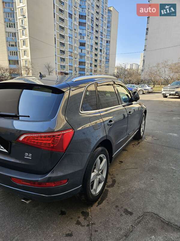 Внедорожник / Кроссовер Audi Q5 2010 в Киеве