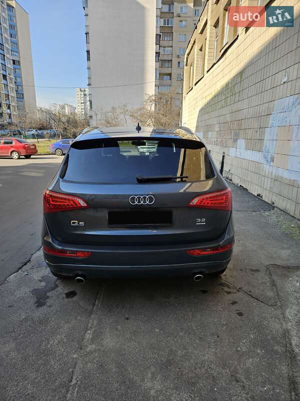 Внедорожник / Кроссовер Audi Q5 2010 в Киеве