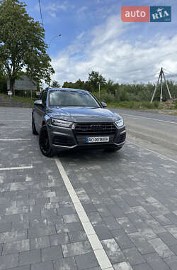 Внедорожник / Кроссовер Audi Q5 2018 в 