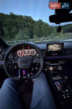 Внедорожник / Кроссовер Audi Q5 2018 в 