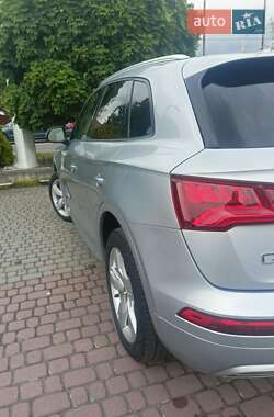 Внедорожник / Кроссовер Audi Q5 2018 в 