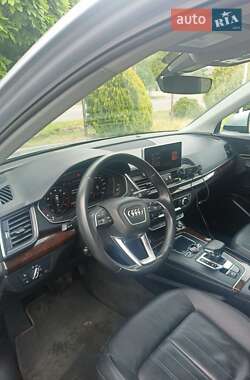Внедорожник / Кроссовер Audi Q5 2018 в 