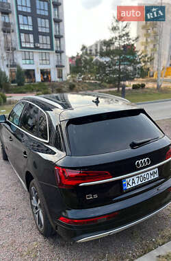 Внедорожник / Кроссовер Audi Q5 2021 в 