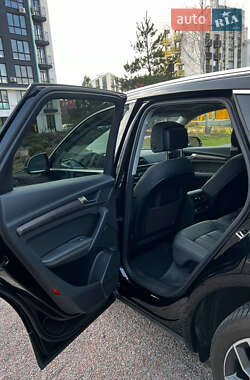 Внедорожник / Кроссовер Audi Q5 2021 в 