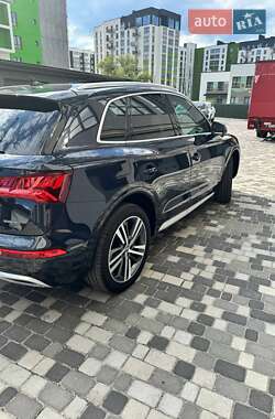 Внедорожник / Кроссовер Audi Q5 2017 в 
