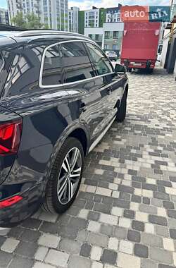 Внедорожник / Кроссовер Audi Q5 2017 в 
