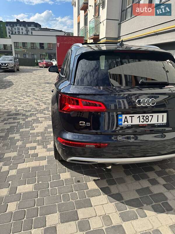 Внедорожник / Кроссовер Audi Q5 2017 в Ивано-Франковске