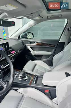 Внедорожник / Кроссовер Audi Q5 2017 в 