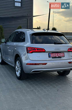 Позашляховик / Кросовер Audi Q5 2018 в 