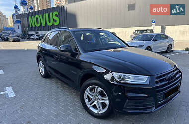 Внедорожник / Кроссовер Audi Q5 2018 в 