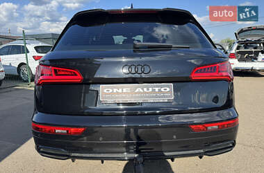 Внедорожник / Кроссовер Audi Q5 2018 в 
