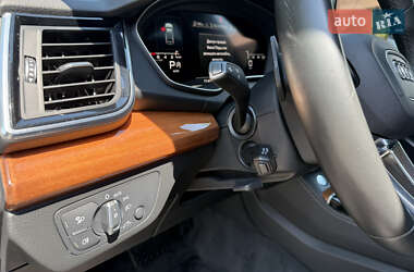Позашляховик / Кросовер Audi Q5 2021 в 