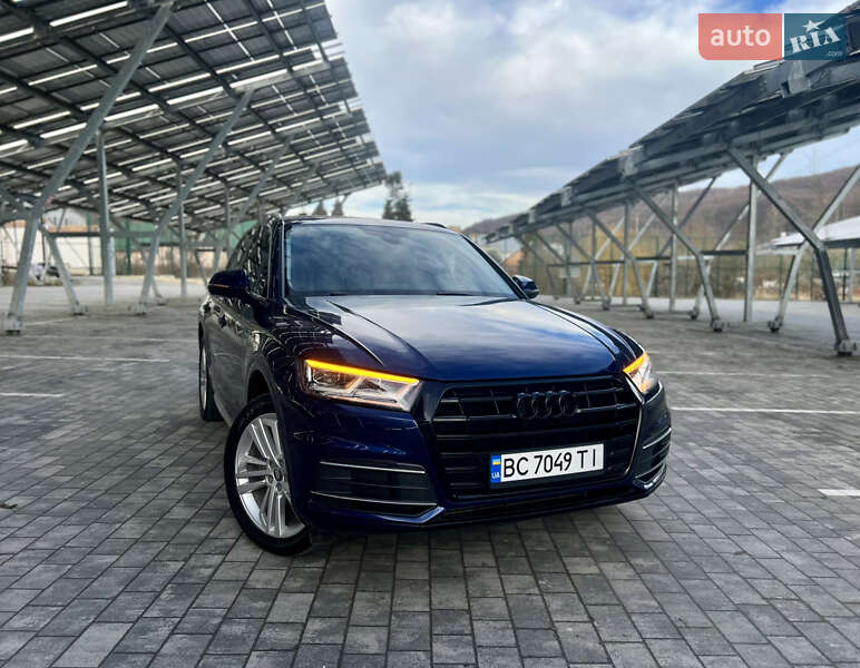 Внедорожник / Кроссовер Audi Q5 2018 в 