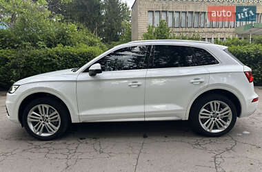 Внедорожник / Кроссовер Audi Q5 2017 в 