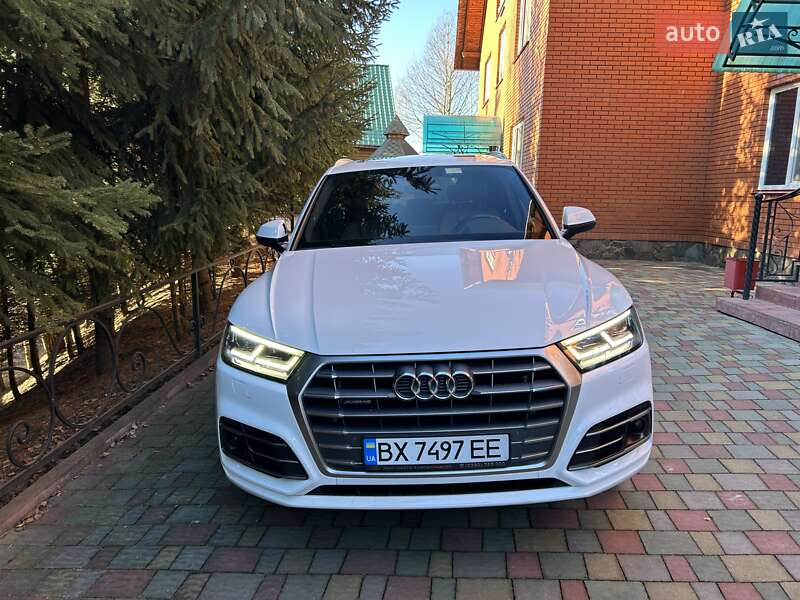 Внедорожник / Кроссовер Audi Q5 2017 в 